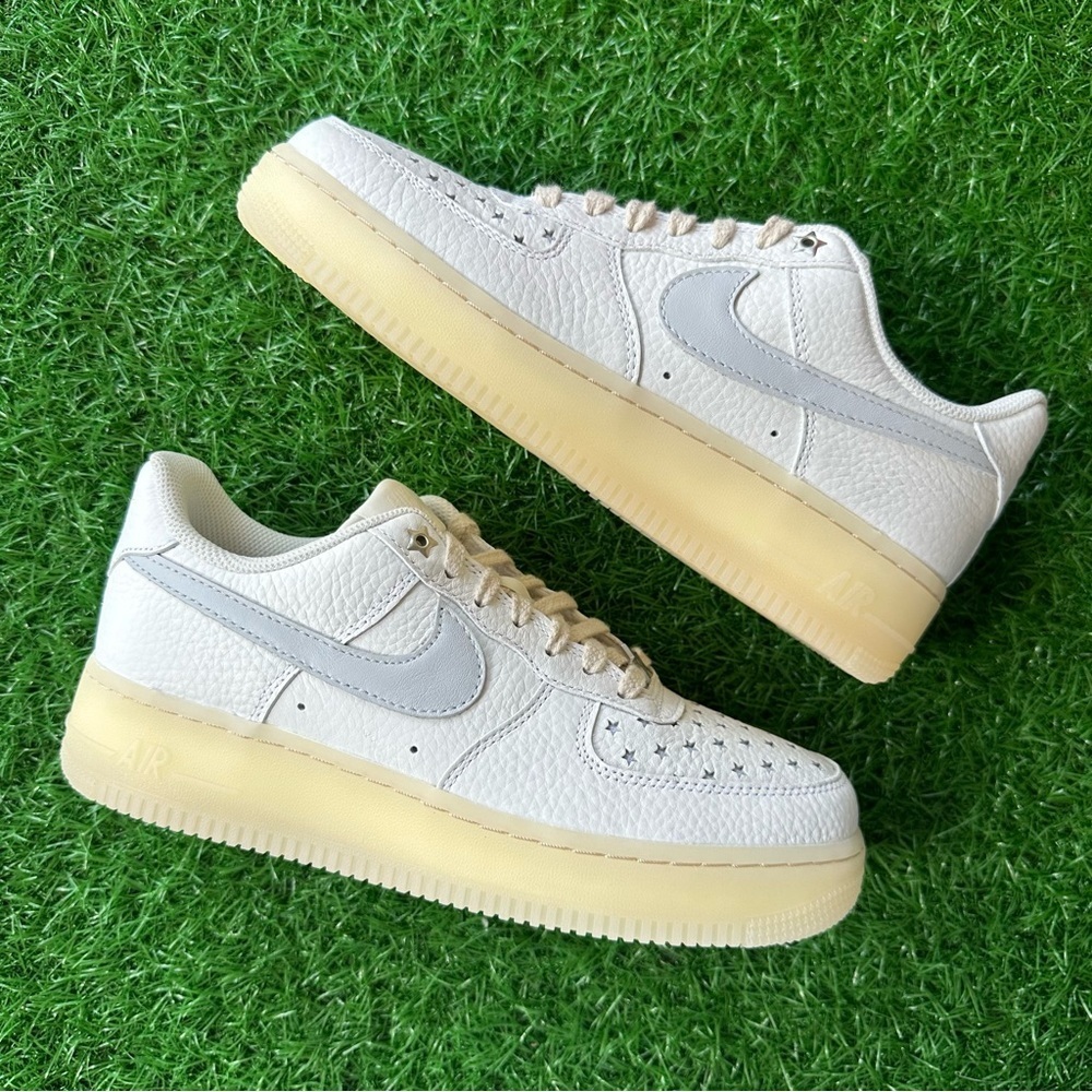 Nike Air Force 1 ‘07 Summit White / Pure Platinum Stars - Picture 6 of 8